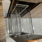 Giá dao thớt inox nan dẹt inox mờ 304 ray giảm chấn Eurogold EP
